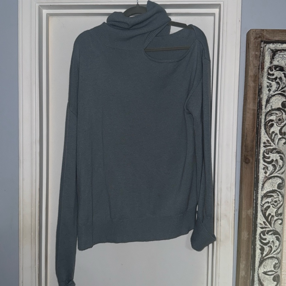 Paige cut out shoulder turtleneck sweater XL